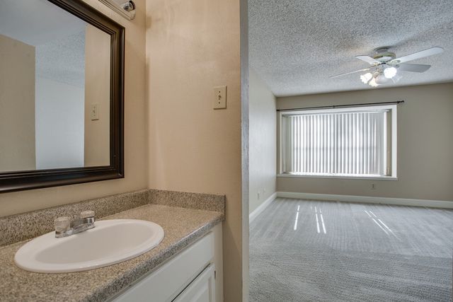822 Creekside Drive, Lewisville, TX 75067