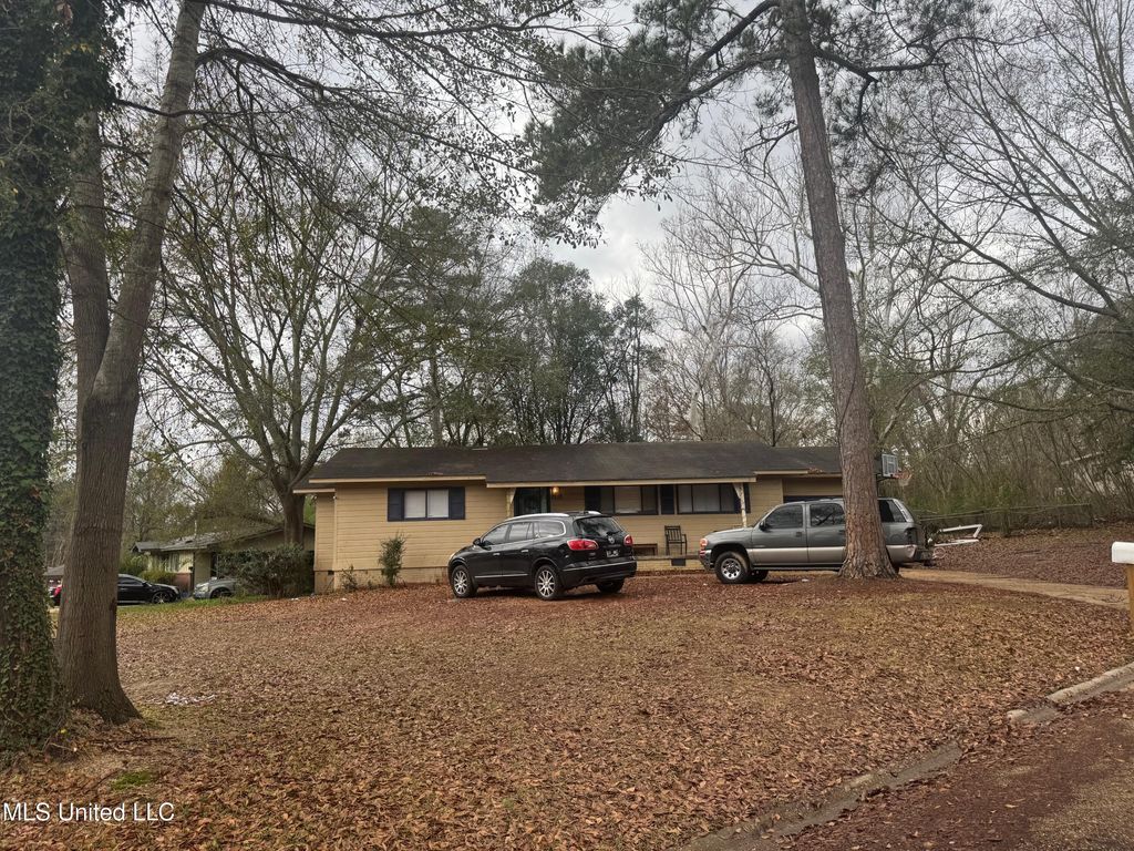 2905 Lakewood Drive, Jackson, MS 39212