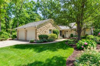 10 Court of Fox River Valley, Lincolnshire, IL 60069