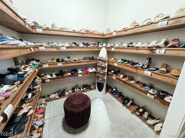 27 S Broadway Street, Lake Orion, MI 48362