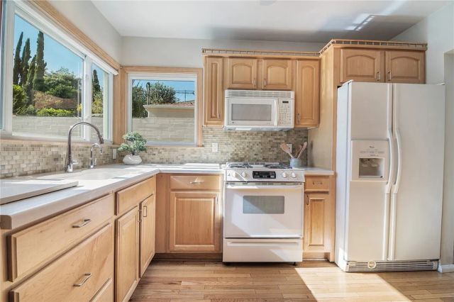 405 N Griffith Park, Burbank, CA 91506
