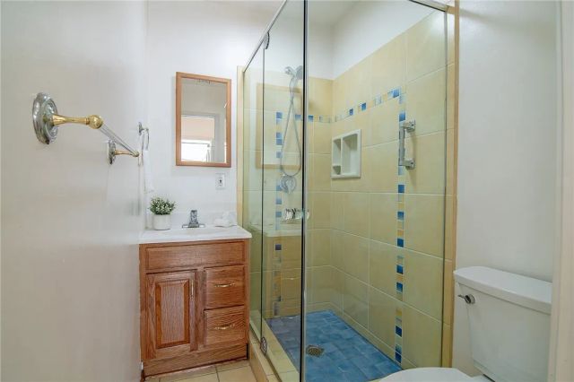 405 N Griffith Park, Burbank, CA 91506