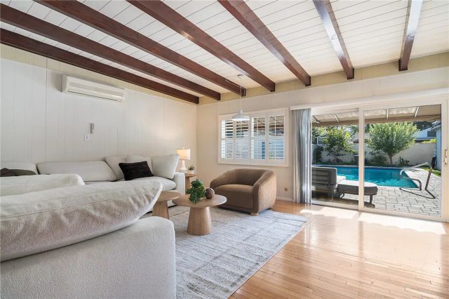405 N Griffith Park, Burbank, CA 91506
