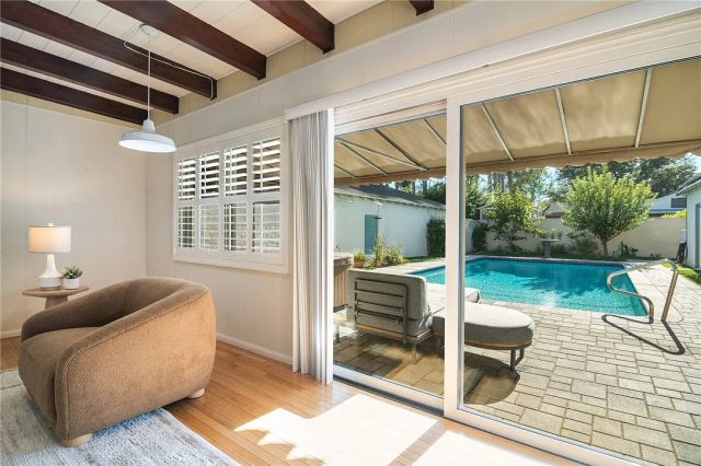 405 N Griffith Park, Burbank, CA 91506