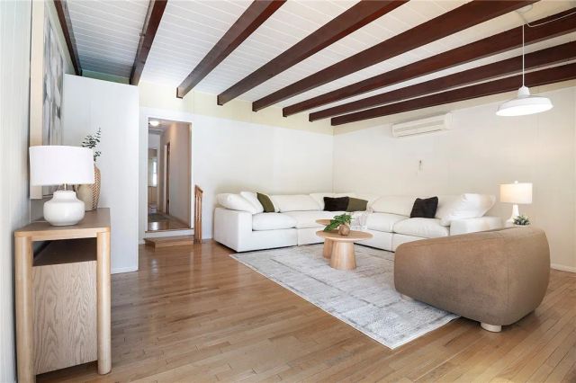 405 N Griffith Park, Burbank, CA 91506