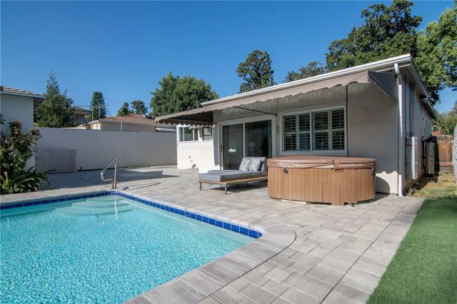 405 N Griffith Park, Burbank, CA 91506