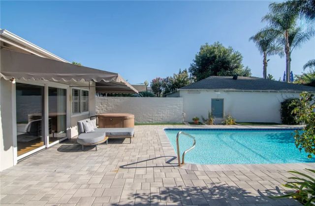 405 N Griffith Park, Burbank, CA 91506