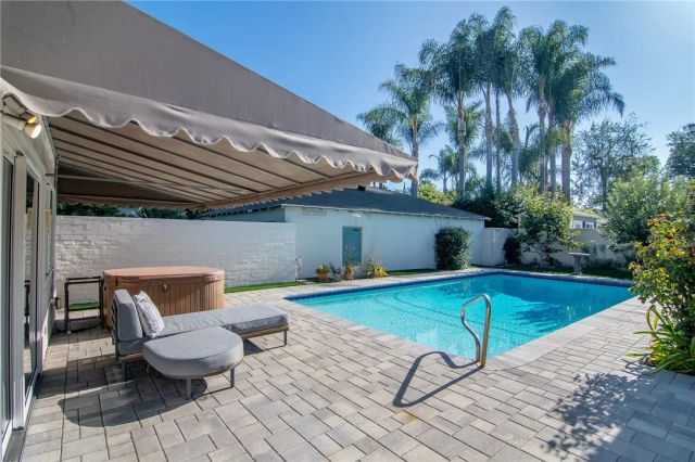405 N Griffith Park, Burbank, CA 91506