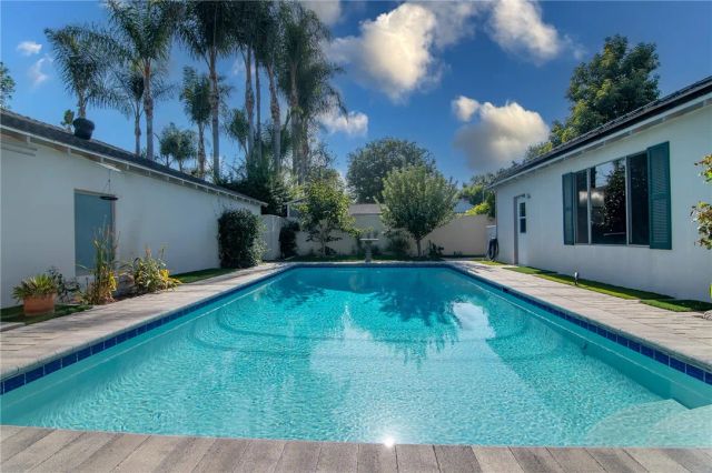405 N Griffith Park, Burbank, CA 91506