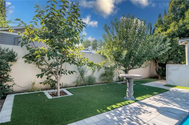 405 N Griffith Park, Burbank, CA 91506