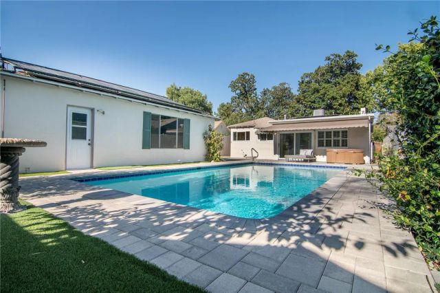 405 N Griffith Park, Burbank, CA 91506