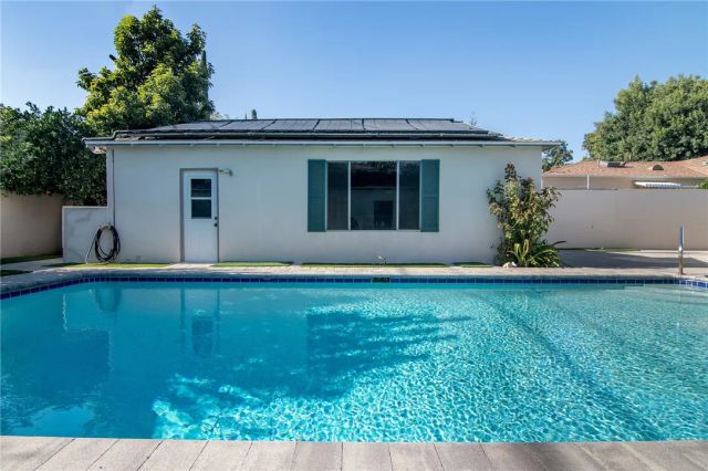 405 N Griffith Park, Burbank, CA 91506