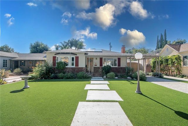 405 N Griffith Park, Burbank, CA 91506