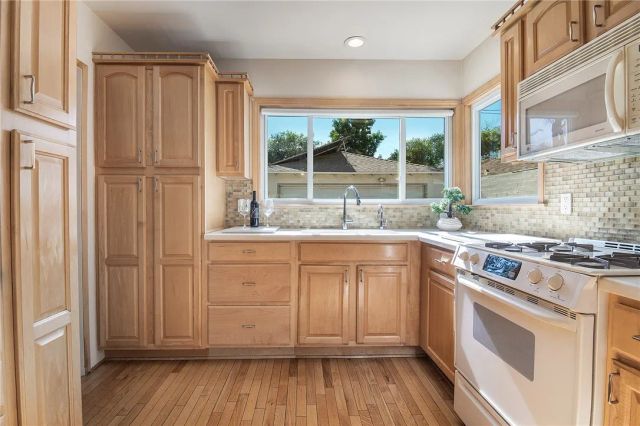 405 N Griffith Park, Burbank, CA 91506