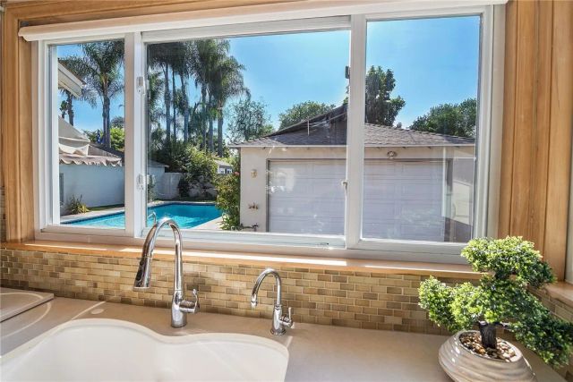 405 N Griffith Park, Burbank, CA 91506