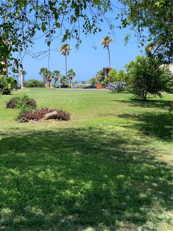 1121 Ocean Dr, Corpus Christi, TX 78404 — photo 2