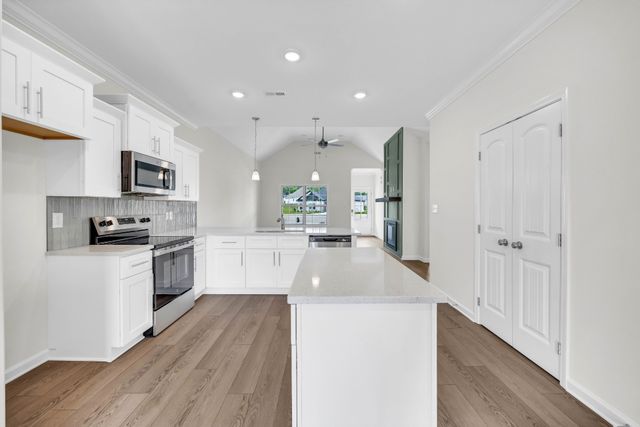 401 Blackjack Oak Ct, Clarksville, TN 37043