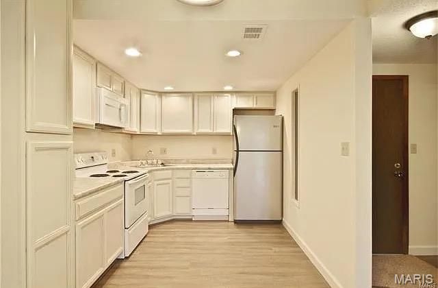 1410 Heritage Landing 105, St Charles, MO 63303