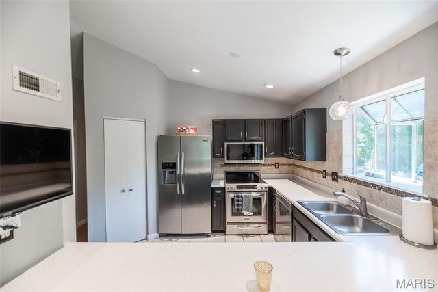 5929 Woodbrook Drive, St Louis, MO 63129