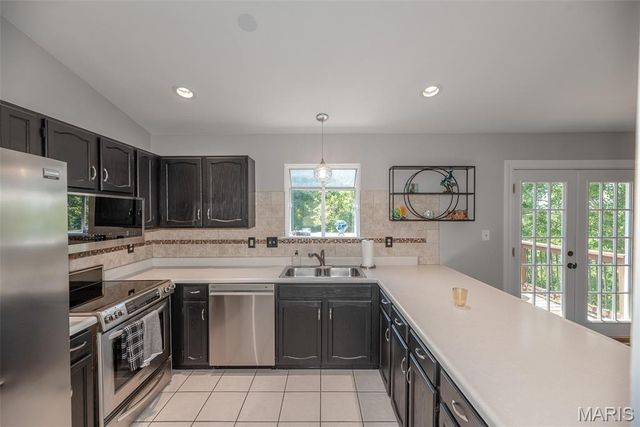 5929 Woodbrook Drive, St Louis, MO 63129