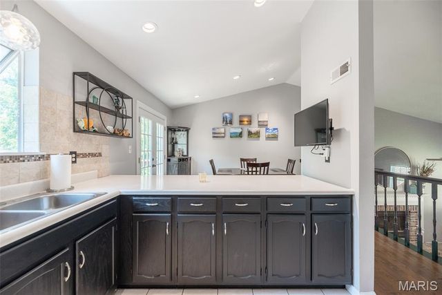 5929 Woodbrook Drive, St Louis, MO 63129