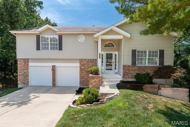 5929 Woodbrook Drive, St Louis, MO 63129
