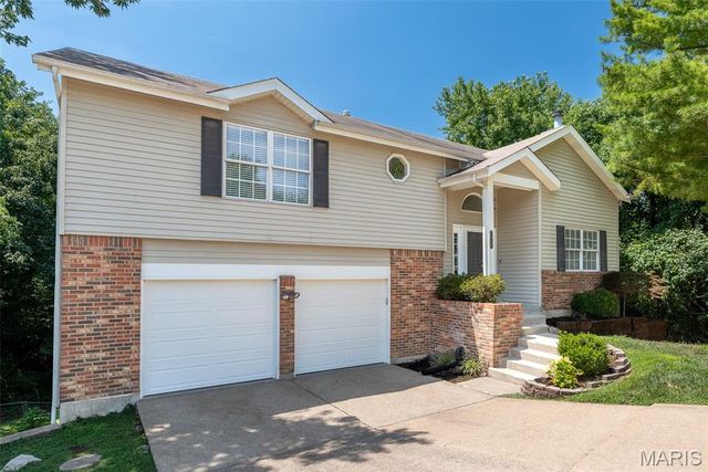 5929 Woodbrook Drive, St Louis, MO 63129