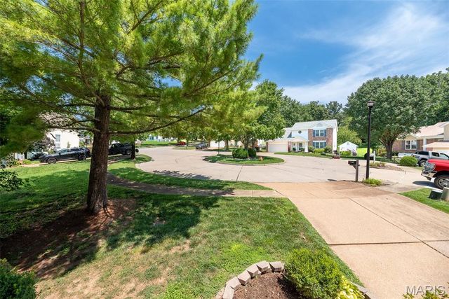 5929 Woodbrook Drive, St Louis, MO 63129