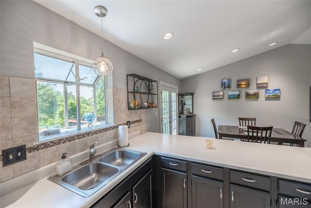 5929 Woodbrook Drive, St Louis, MO 63129