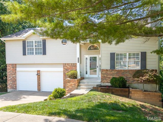 5929 Woodbrook Drive, St Louis, MO 63129