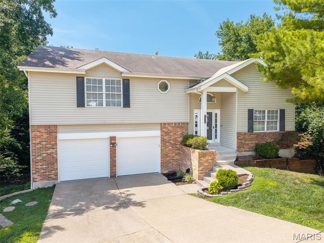 5929 Woodbrook Drive, St Louis, MO 63129