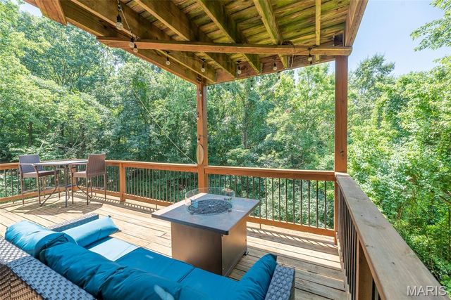 5929 Woodbrook Drive, St Louis, MO 63129