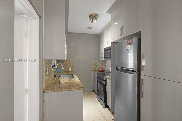 1379 NE 177th St, North Miami Beach, FL 33162