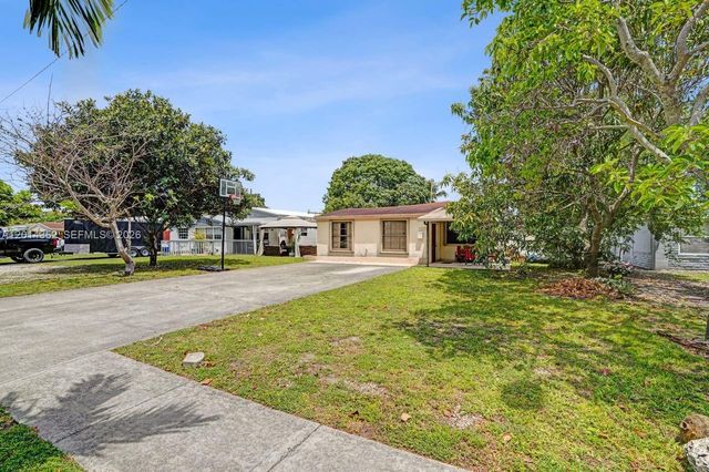 1379 NE 177th St, North Miami Beach, FL 33162