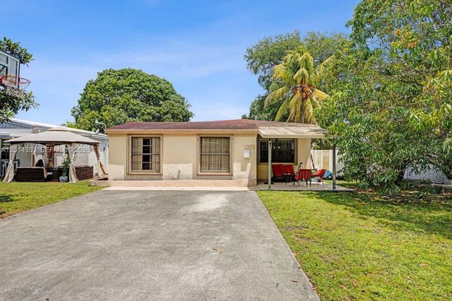 1379 NE 177th St, North Miami Beach, FL 33162