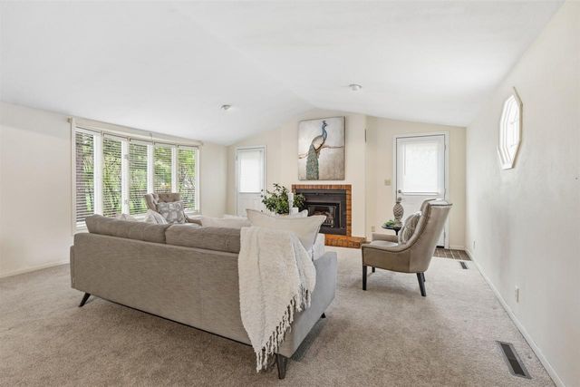 2717 N ELMWOOD COURT, Appleton, WI 54911
