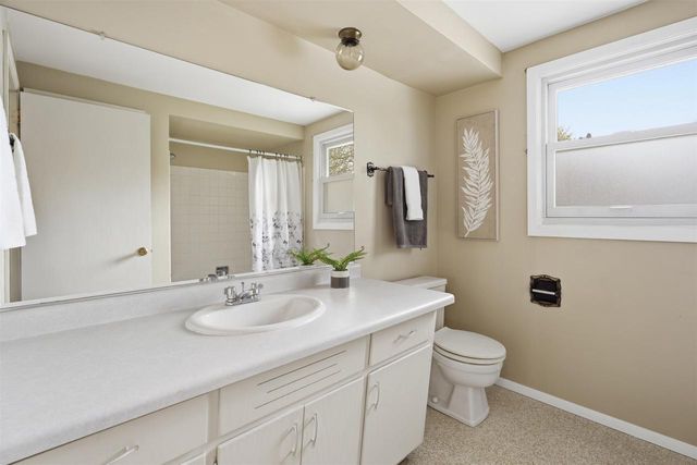 2717 N ELMWOOD COURT, Appleton, WI 54911