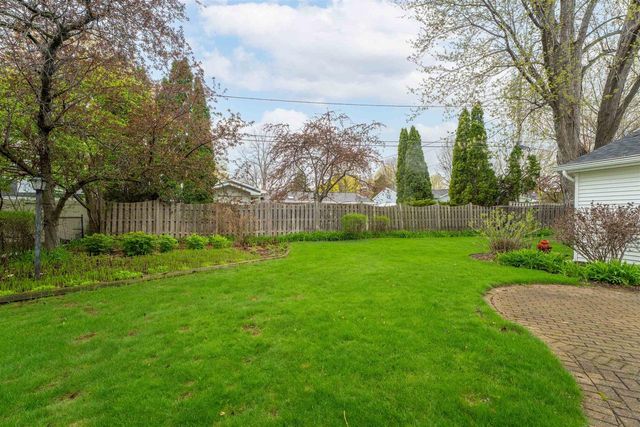 2717 N ELMWOOD COURT, Appleton, WI 54911