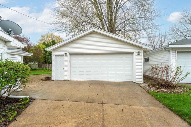 2717 N ELMWOOD COURT, Appleton, WI 54911