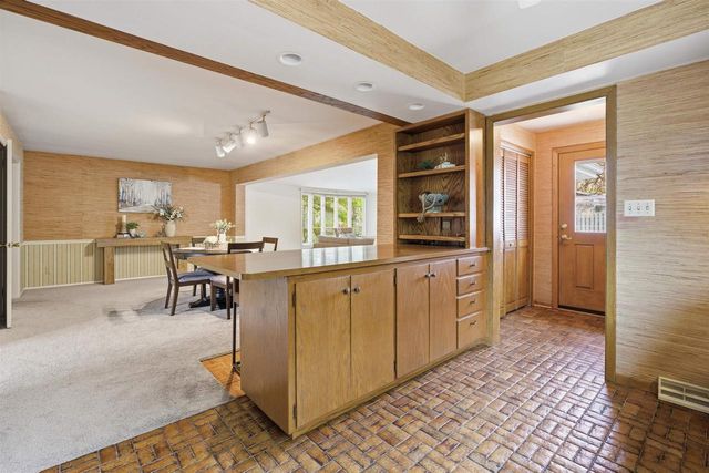2717 N ELMWOOD COURT, Appleton, WI 54911