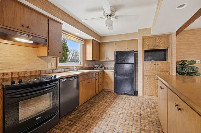 2717 N ELMWOOD COURT, Appleton, WI 54911