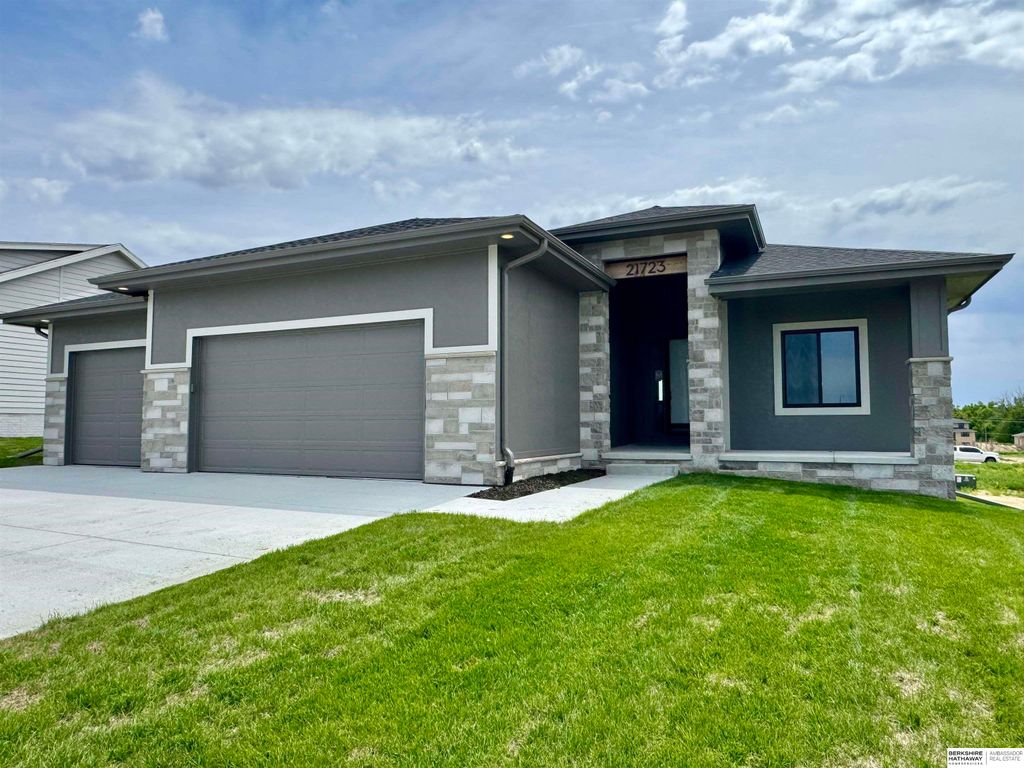 21723 Glenmore Drive, Gretna, NE 68028