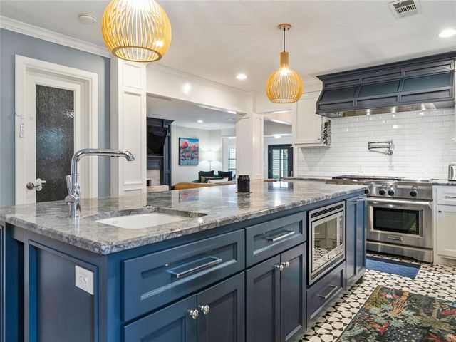 1722 Coventry Lane, Nichols Hills, OK 73120