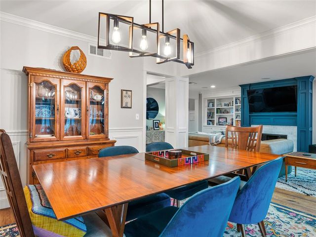 1722 Coventry Lane, Nichols Hills, OK 73120