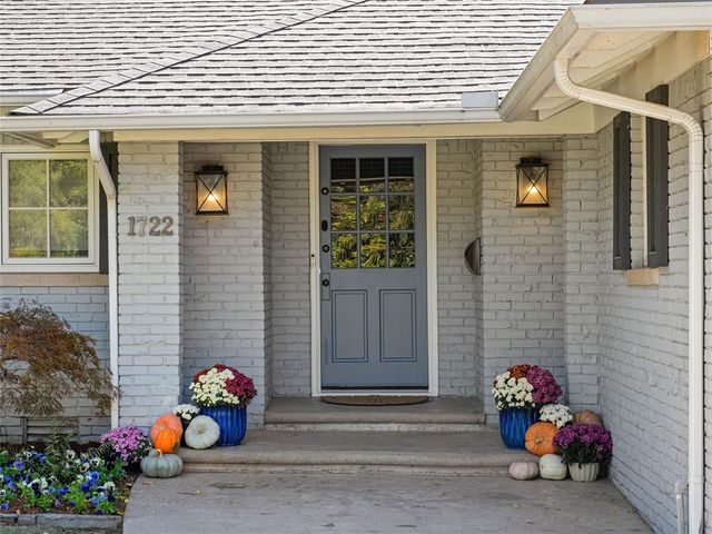 1722 Coventry Lane, Nichols Hills, OK 73120