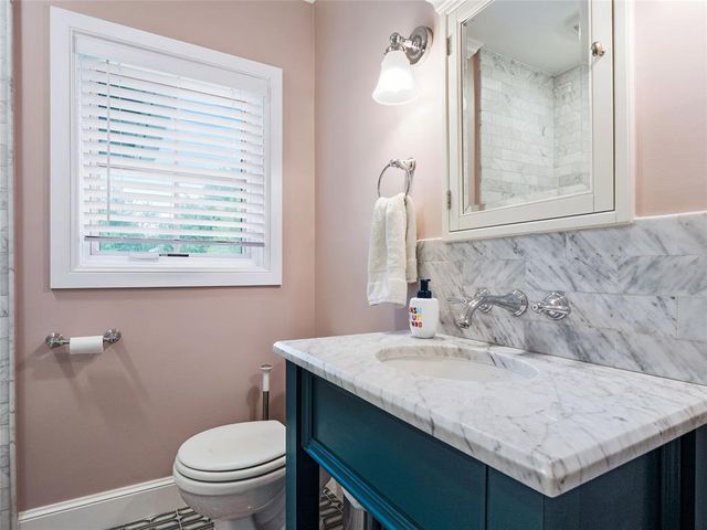 1722 Coventry Lane, Nichols Hills, OK 73120