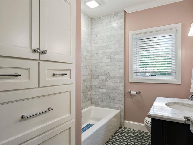 1722 Coventry Lane, Nichols Hills, OK 73120