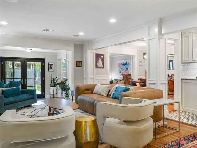 1722 Coventry Lane, Nichols Hills, OK 73120