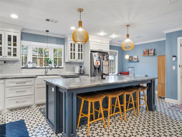 1722 Coventry Lane, Nichols Hills, OK 73120