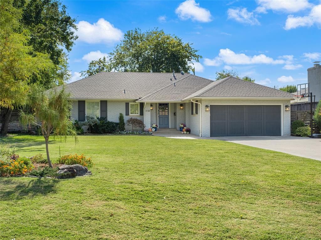 1722 Coventry Lane, Nichols Hills, OK 73120